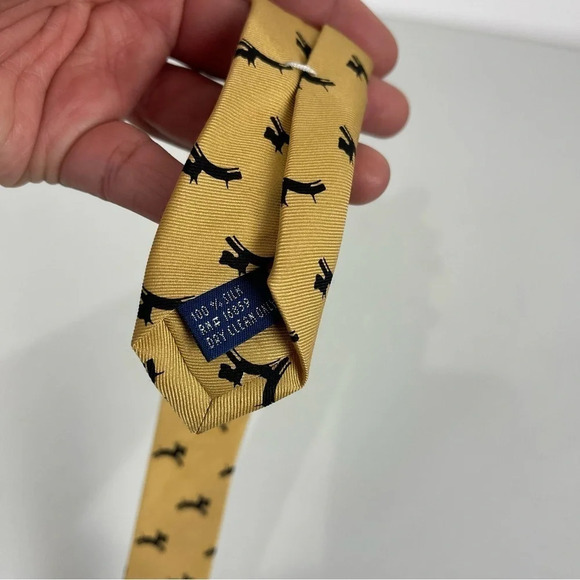 J. McLaughlin 100% Silk Yellow Dog Print Tie - Picture 2 of 5